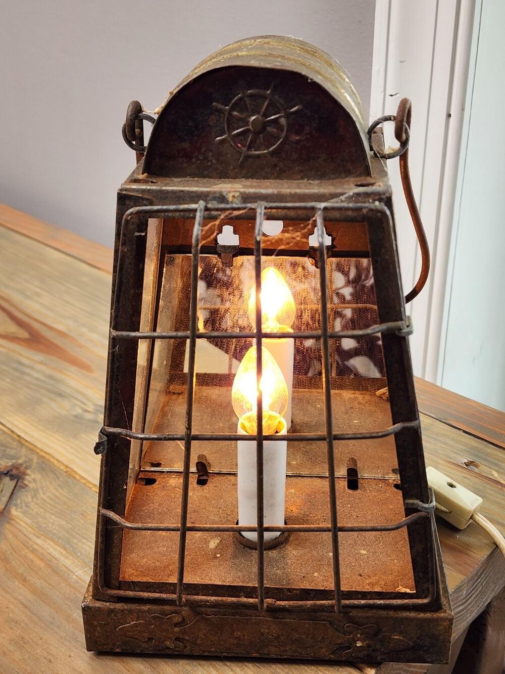 VTG Underwriters Laboratories Portable Glass Lantern Lamp 9.5"